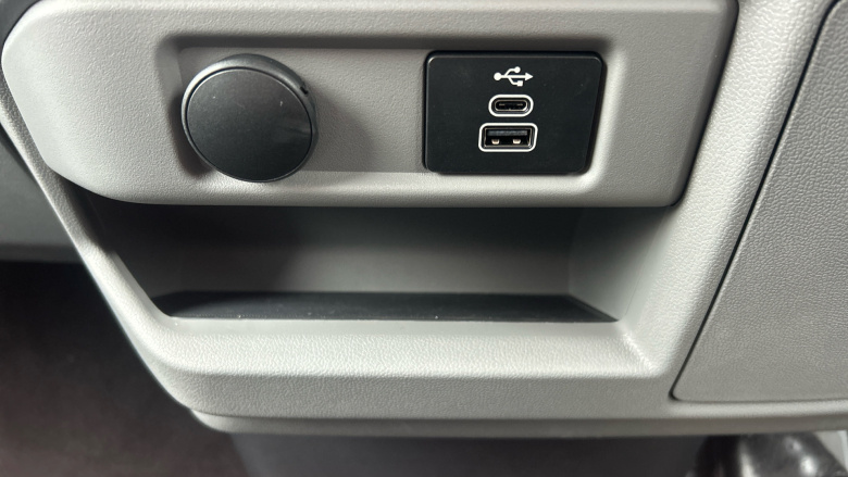 Ford Tourneo Custom 340 L2 Petrol Fwd 2.5 PHEV 232ps H1 Zetec 8 seater Auto